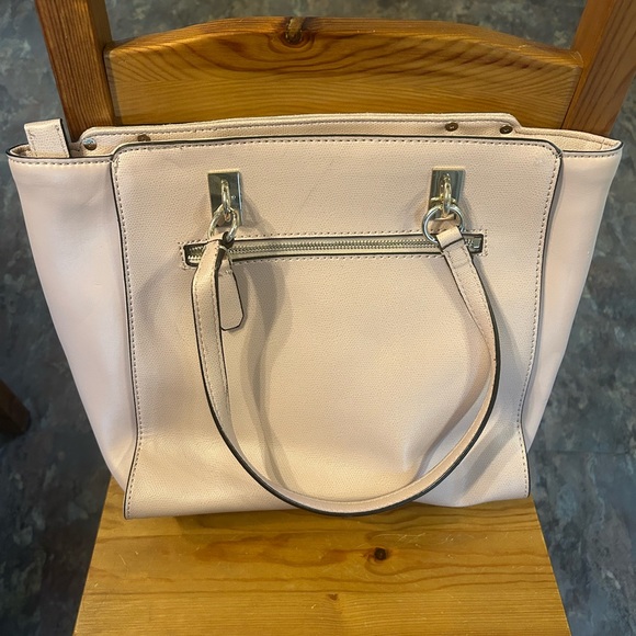 Like new Guess purse - Picture 2 of 6